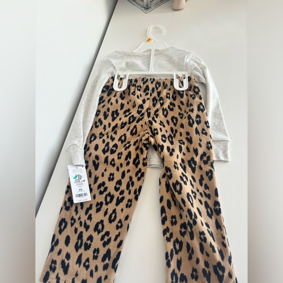 🆕 Carter’s 3T Sleepy Pajamas - Picture 2 of 2